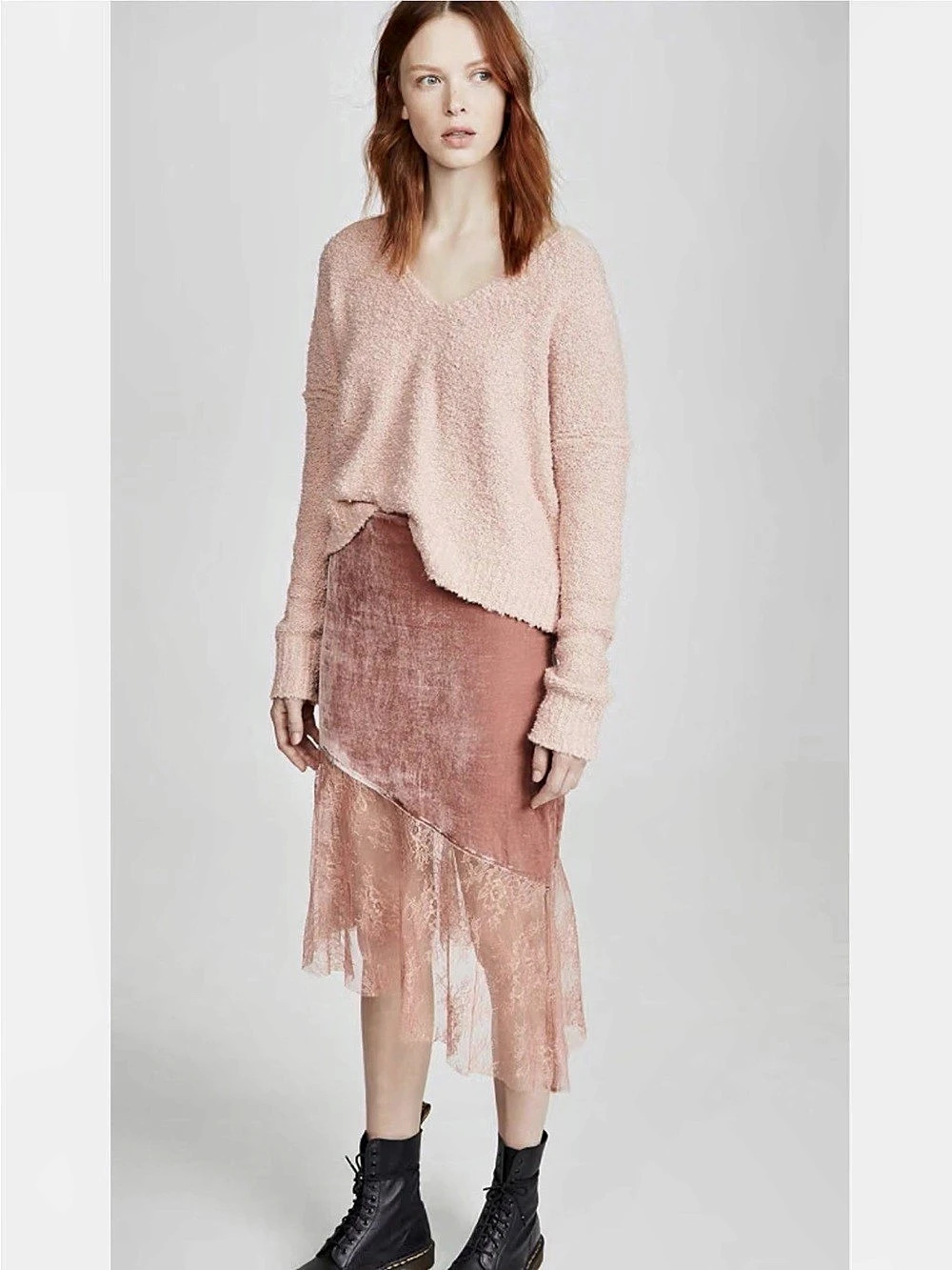 Women's V-Neck Sweater in Pink Like New